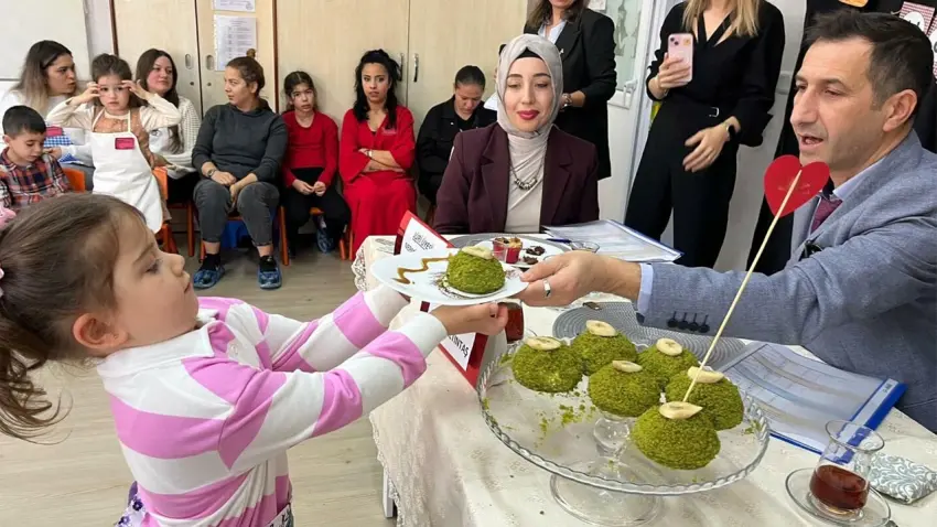 Anaokulu öğrencileri israfa karşı: Bayat ekmekleri değerlendirdiler