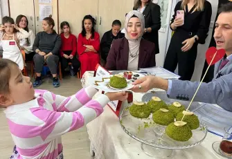 Anaokulu öğrencileri israfa karşı: Bayat ekmekleri değerlendirdiler