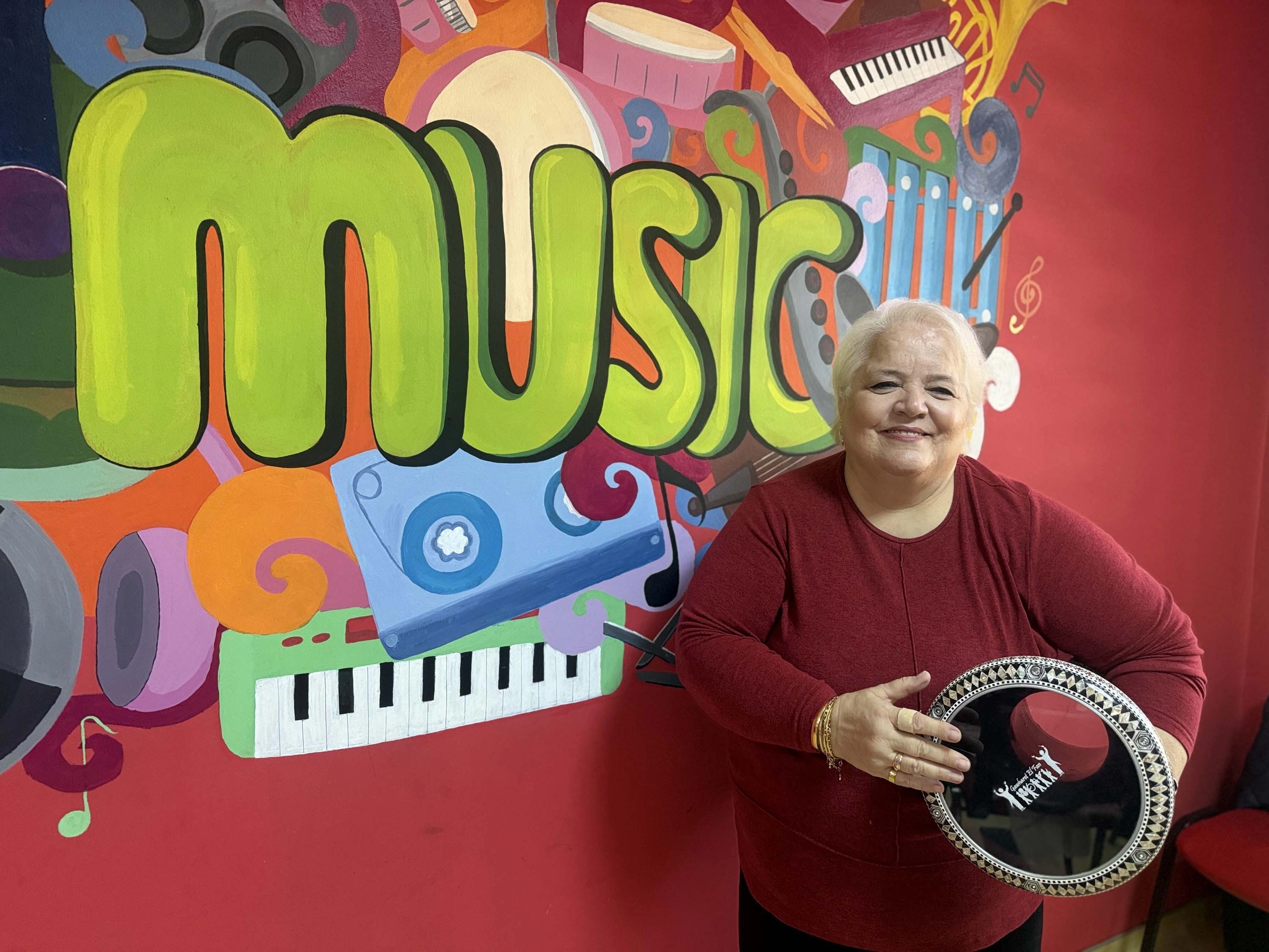 Bir yılda 3 beyin ameliyatı geçirdi; darbuka çalarak hayata tutundu başlıklı video haberin görseli