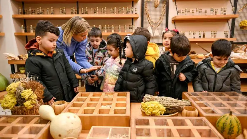 Bornova’da çocuklar doğayı keşfetti