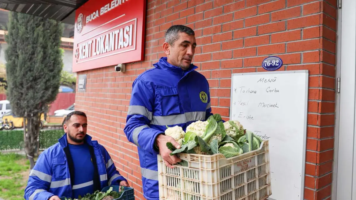 Buca’da topraktan sofraya dayanışma: Kent Lokantaları kendi mahsulüyle buluştu haberinin görseli
