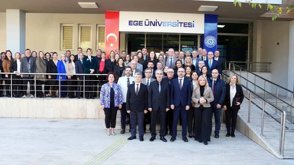 Ege Üniversitesi 6 alanda Türkiye birincisi oldu haberinin görseli