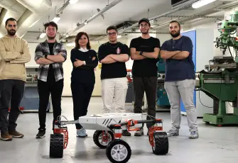 İEÜ’lü mühendis adayları özel robot geliştirdi