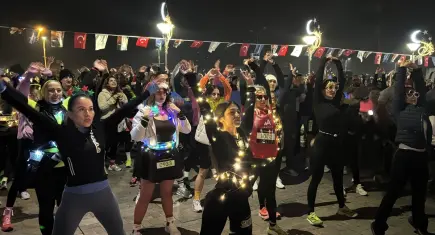İzmir’de yılın en uzun gecesine özel halk koşusu: Işığını al gel