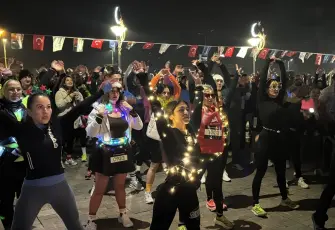 İzmir’de yılın en uzun gecesine özel halk koşusu: Işığını al gel