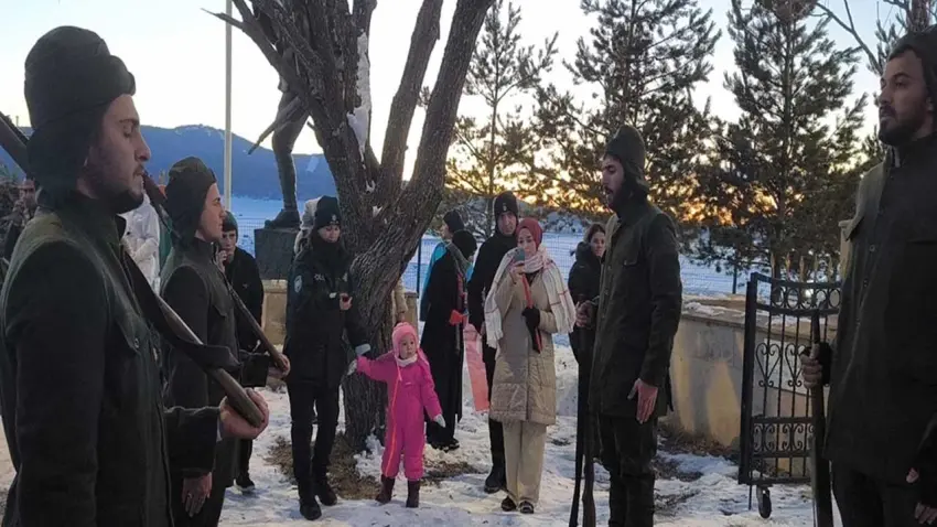 Sarıkamış şehitleri için sıfırın altında 10 derecede saygı nöbeti haberinin görseli