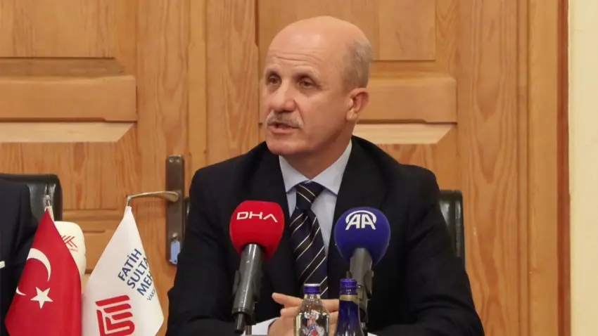 YÖK Başkanı Özvar’dan 3 yılda üniversite mezuniyetine ilişkin açıklama: Daha az eğitim ve öğretim olmayacak haberinin görseli