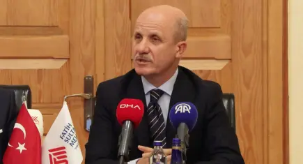 YÖK Başkanı Özvar’dan 3 yılda üniversite mezuniyetine ilişkin açıklama: Daha az eğitim ve öğretim olmayacak