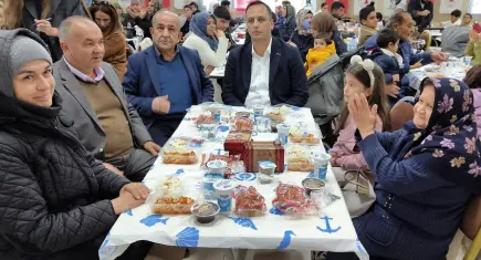 Başkan Eşki, Bornovalılarla yılbaşı sofrasında buluştu