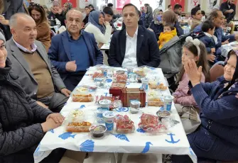 Başkan Eşki, Bornovalılarla yılbaşı sofrasında buluştu