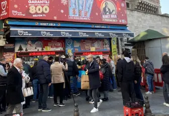 Milli Piyango yılbaşı çekilişinde büyük ikramiye 800 milyon TL: Nimet Abla gişesi önünde yoğunluk