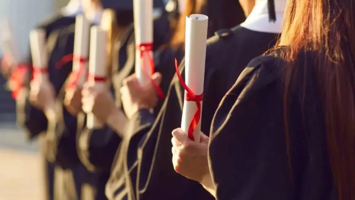 Parayla tez dönemi bitiyor: Akademik sahtecilikte sert yaptırımlar kapıda! Meslekten men ve hapis cezaları gündemde haberinin görseli