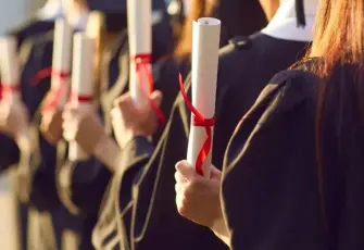 Parayla tez dönemi bitiyor: Akademik sahtecilikte sert yaptırımlar kapıda! Meslekten men ve hapis cezaları gündemde