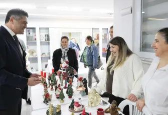 Aliağa’da el emeği yeni yıl sergisi ziyaretçilerini ağırlıyor