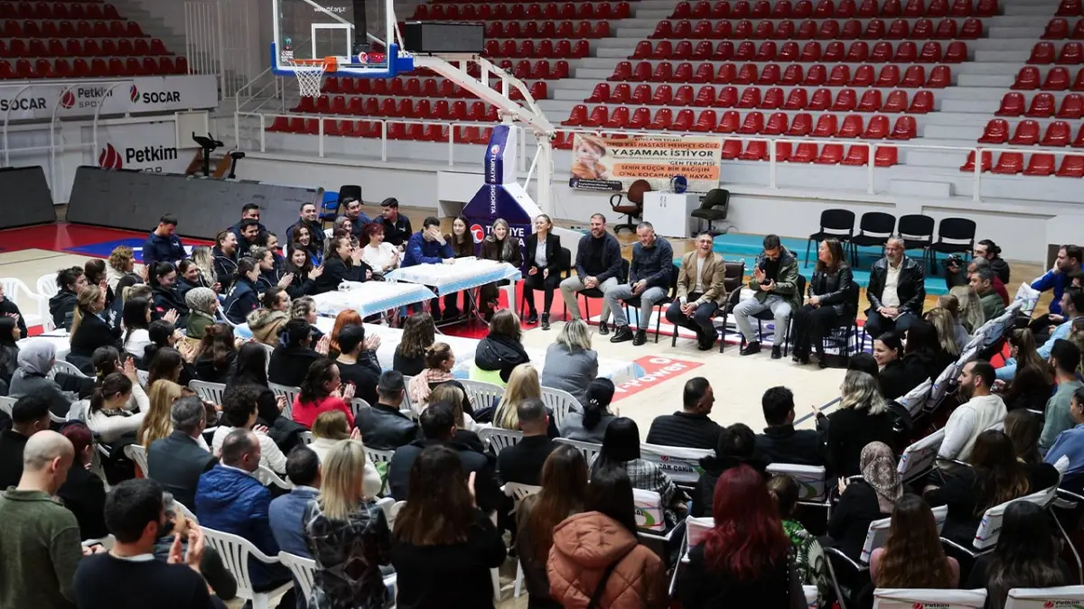 Başkan Acar’a personelden sürpriz doğum günü kutlaması haberinin görseli