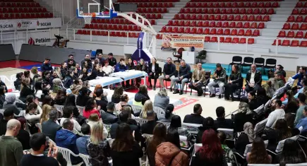 Başkan Acar’a personelden sürpriz doğum günü kutlaması