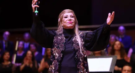 Bedia Akartürk, İzmirlilere unutulmaz gece yaşattı