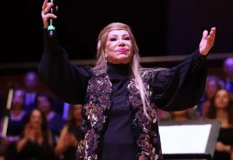 Bedia Akartürk, İzmirlilere unutulmaz gece yaşattı