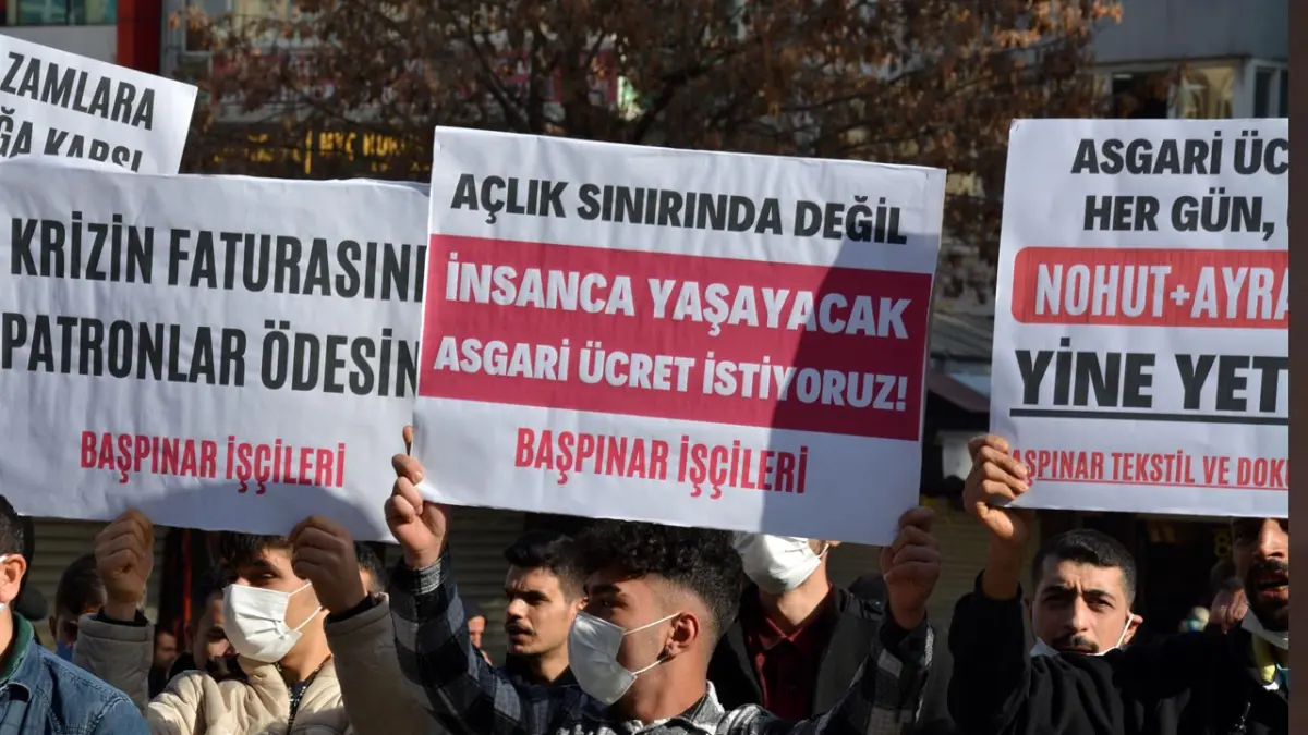 İzmir Mor Dayanışma’dan asgari ücret tepkisi: Açlık ve sefalet ücreti haberinin görseli