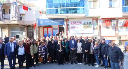 Karabağlar’da aynı gün iki yeni merkez hizmete girdi