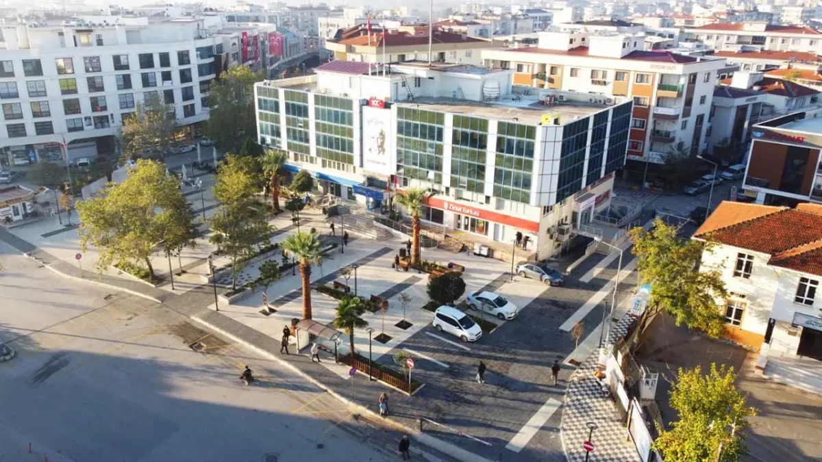 Menderes’te yeni yıl coşkusu pazarla başlıyor haberinin görseli