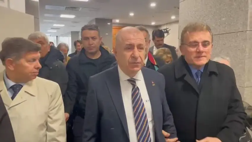 Zafer Partisi Genel Başkanı Ümit Özdağ’a ‘Cumhurbaşkanına hakaret’ davasında beraat