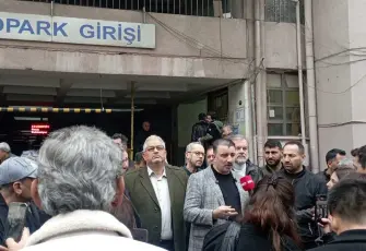 AK Partili Başdaş’tan otopark tepkisi:Biz geldik, pankart gitti! 