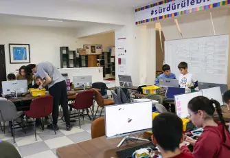 Buca’da çocuklar ve gençler kodlama ile geleceğe hazırlanıyor