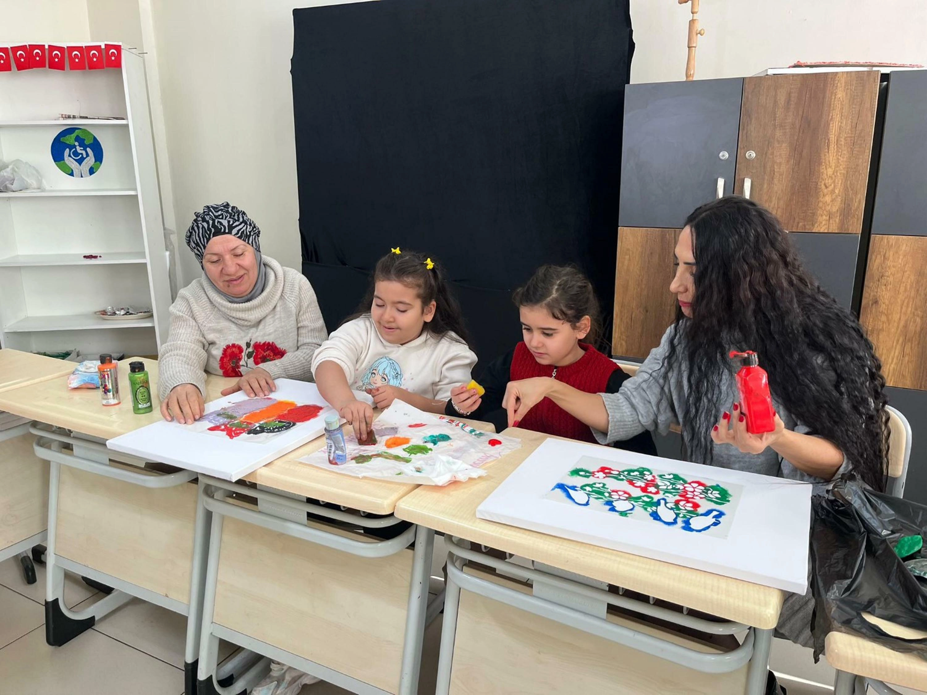 Gamze öğretmen, özel gereksinimli öğrencilerin hayatına dokunuyor başlıklı video haberin görseli