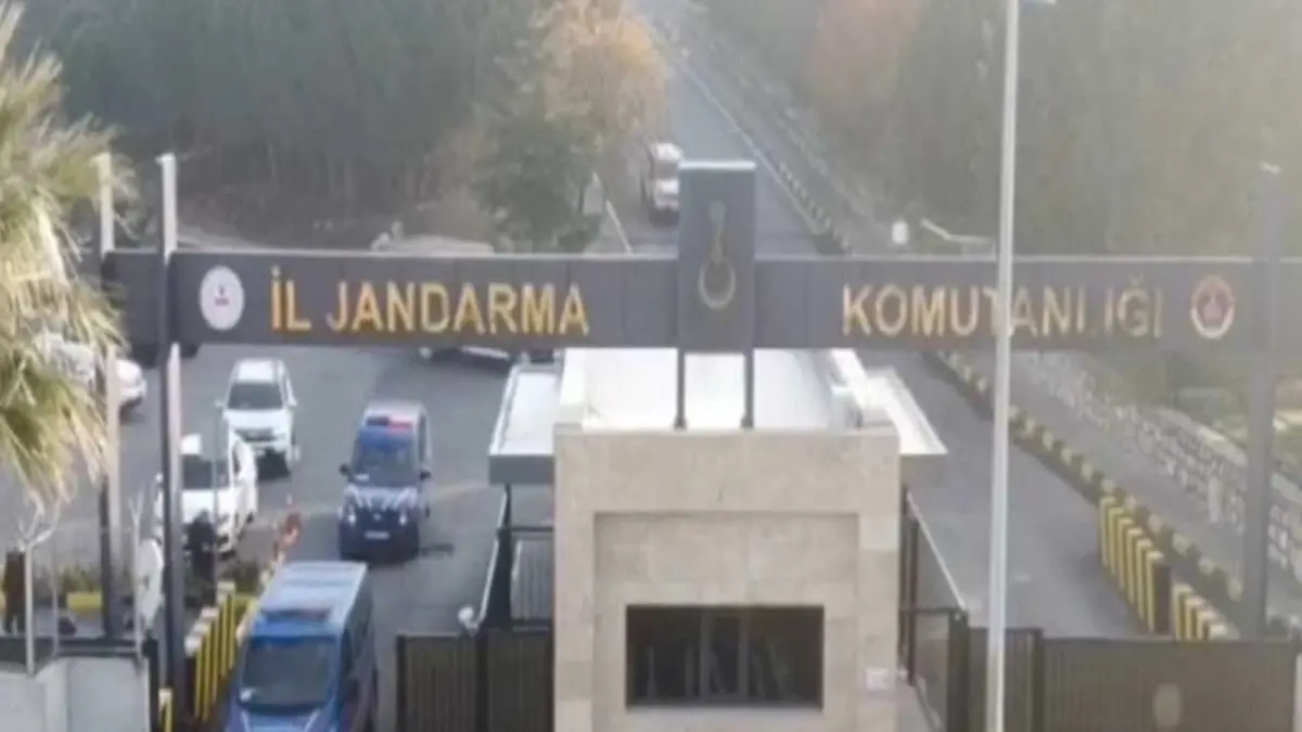 İzmir’de dev sahte içki operasyonu: 1,5 milyon liralık darbe! haberinin görseli