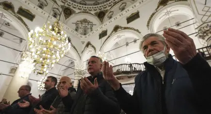 İzmir'de Regaip Kandili dualarla idrak edildi