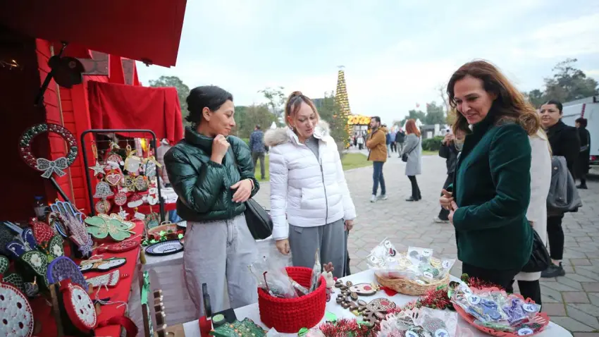 Karşıyaka’da yeni yıl heyecanı meydanlara taştı