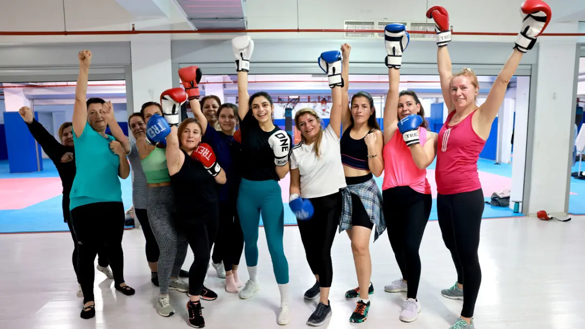 Bayraklı’da kadınlara spor keyfi haberinin görseli