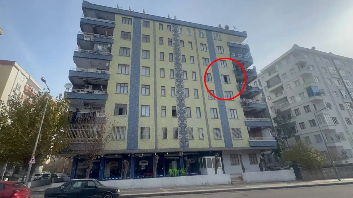 Bebeğini pencereden atan anne ruh sağlığı hastanesine sevk edildi haberinin görseli