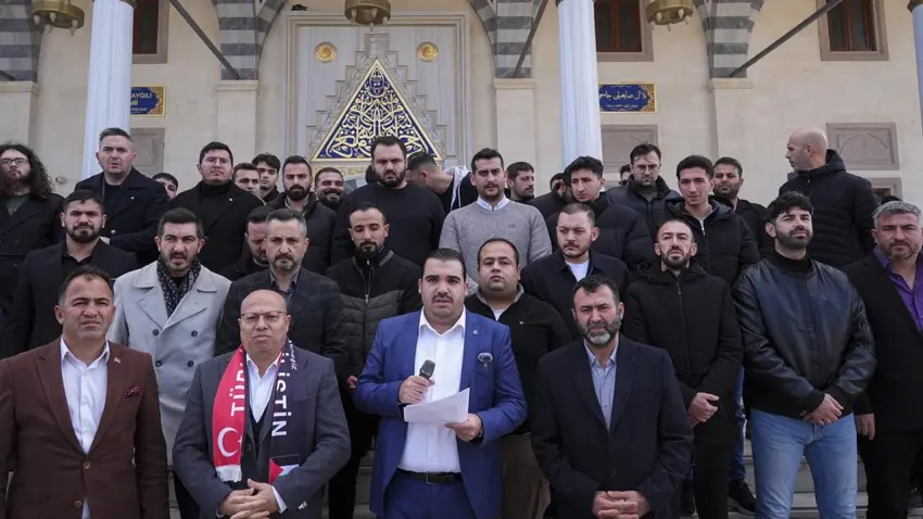 Gazze saldırıları İzmir’de protesto edildi haberinin görseli