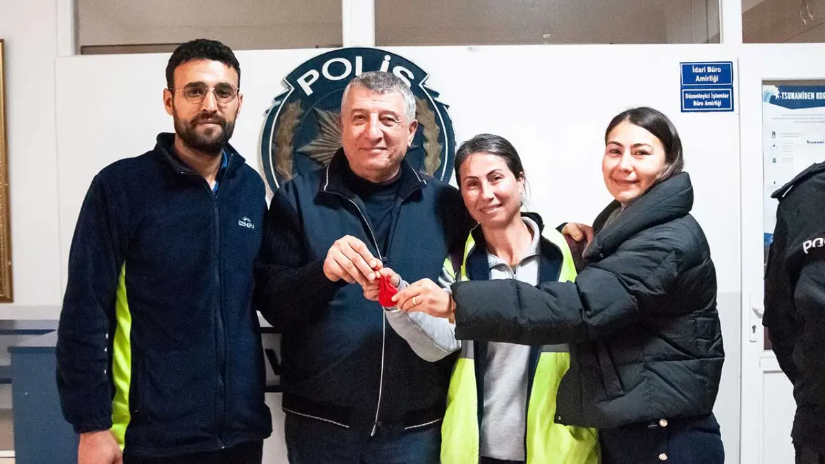 Güzelbahçe'de dürüstlüğüyle takdir toplayan belediye personeli haberinin görseli