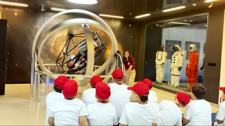 İzmir’de çocuklar ve aileler için unutulmaz uzay deneyimi haberinin görseli