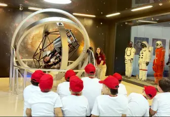 İzmir’de çocuklar ve aileler için unutulmaz uzay deneyimi