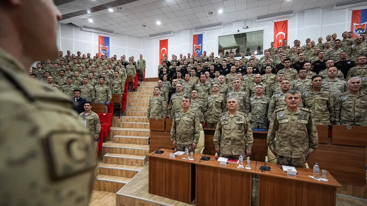 Jandarma komandolarının katılımıyla düzenlenen Savaşçı Yarışması tamamlandı haberinin görseli