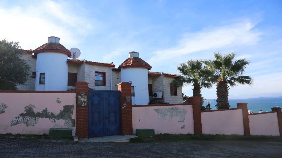 Kayahan’ın deniz manzaralı ‘Gönül Köşkü’ satışa çıktı haberinin görseli