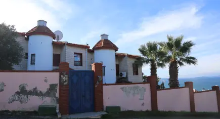 Kayahan’ın deniz manzaralı ‘Gönül Köşkü’ satışa çıktı