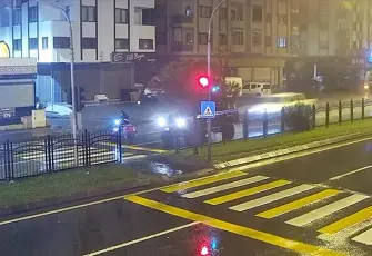 Kırmızı ışıkta bekleyen motosikletliye otomobil çarptı: 1 kişi öldü