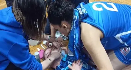 Mersin’de parke karıştı: Kadın basketbolcular arasında kavga!