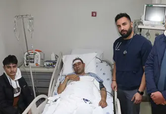 Suriyeli baba ve oğluna Türkiye’de tedavi