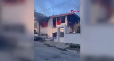 Annelerinin markete gittiği sırada evde çıkan yangında 7 ve 1 yaşlarındaki iki kardeş öldü