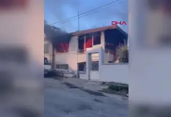 Annelerinin markete gittiği sırada evde çıkan yangında 7 ve 1 yaşlarındaki iki kardeş öldü