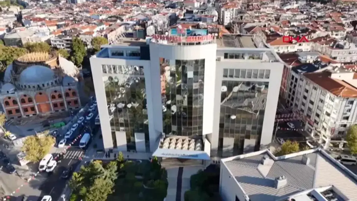 Bayrampaşa Belediyesi’ne operasyon: İBB İtfaiye Daire Başkanı Remzi Albayrak dahil 4 kişiye gözaltı haberinin görseli