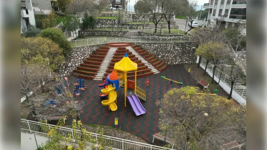 Buca’nın Merdivenli Park’ı baştan sona yenilendi