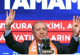 Cumhurbaşkanı Erdoğan: Hükümetimizin enkazın altında kalmasını bekleyen millet düşmanlarına aldırmadan işimize odaklandık