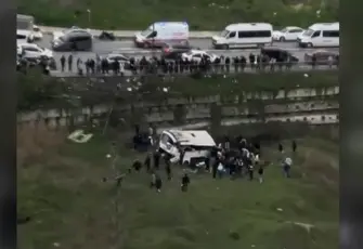 Esenyurt’ta can pazarı: Yolcu otobüsü şarampole yuvarlandı! Ölü ve yaralılar var 